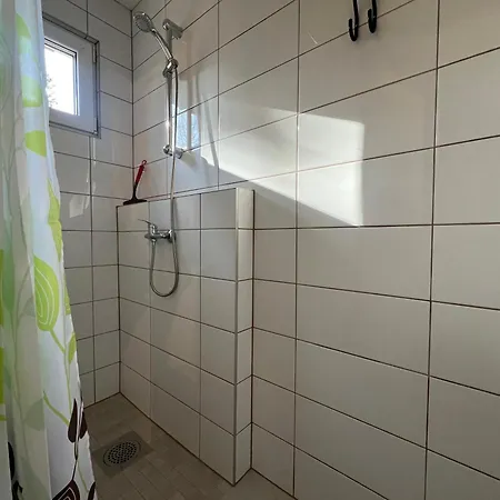 Marika Puhkekuela - Metsanurga Jaervemaja *