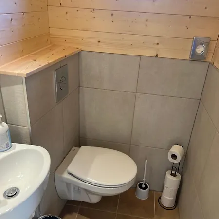 Marika Puhkekuela - Metsanurga Jaervemaja *