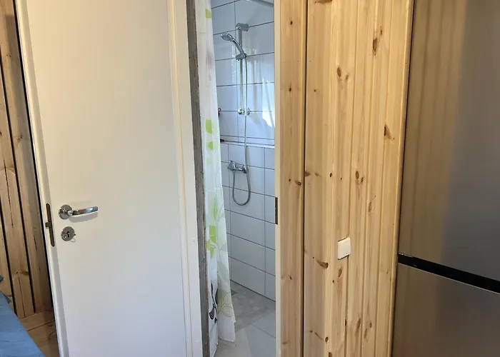 Marika Puhkekuela - Metsanurga Jaervemaja * Nova